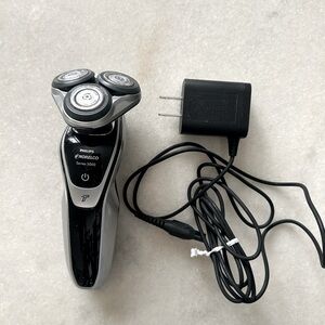 Philips Norelco Series 5000 Shaver Cordless With Charger Good Working Condition